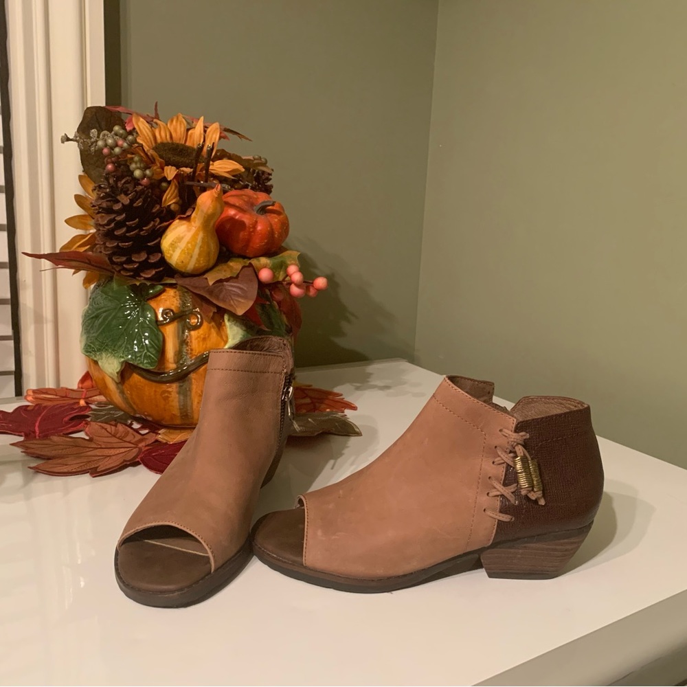 OTBT “Truckage” leather open toe booties. Size 6.